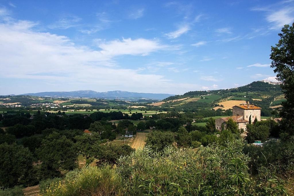 Gli Appartamenti Di Torre Bertona Todi Eksteriør bilde